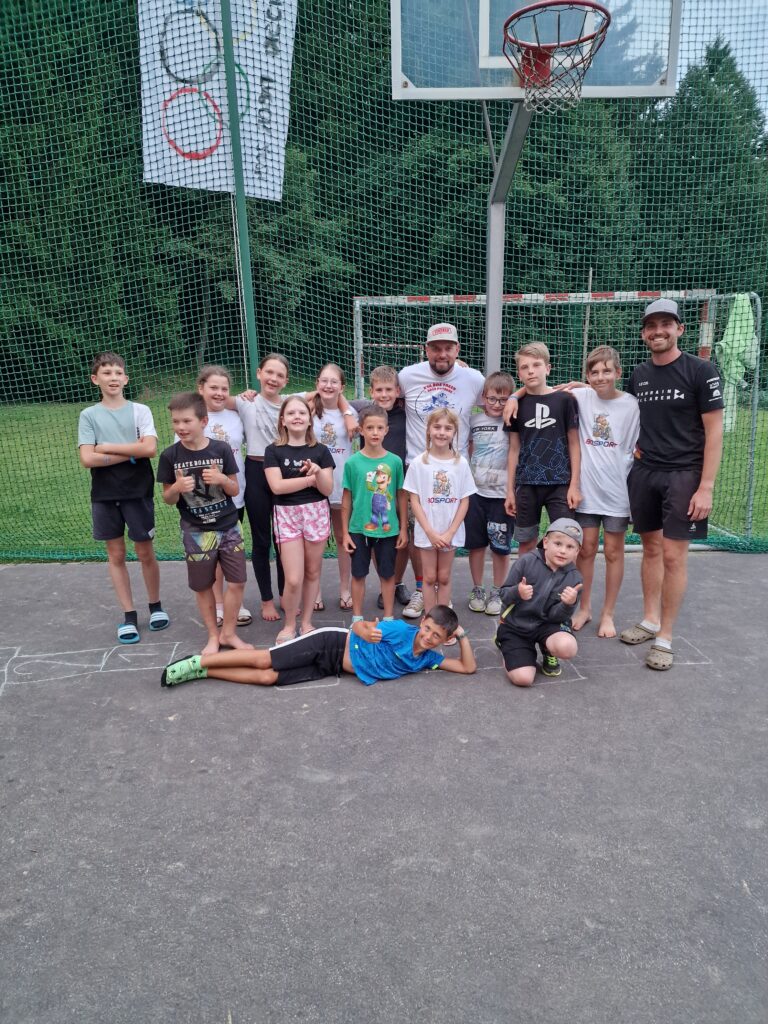 Skupinska slika s članom zasedbe skupine Fehtarji